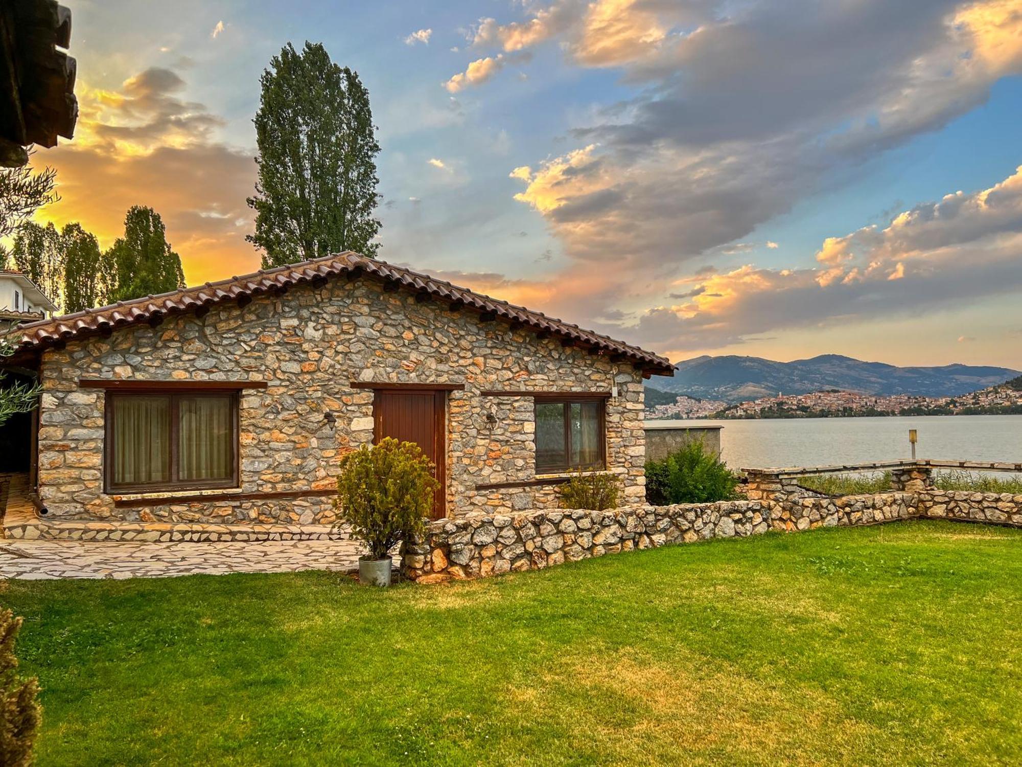 דירות קסטוריה The Little Stone House By The Lake מראה חיצוני תמונה